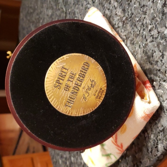 Indian  SPIRIT OF THE THUNDERBIRD NATIVE AMERICAN ART STATUE - Picture 8 of 14